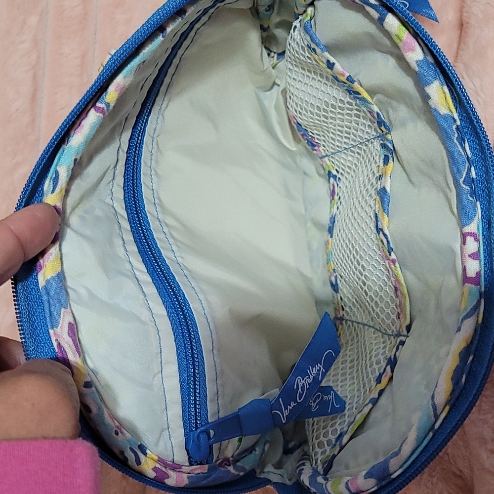 VERA BRADLEY TRAVEL TOILETRY BAG - Picture 2 of 6